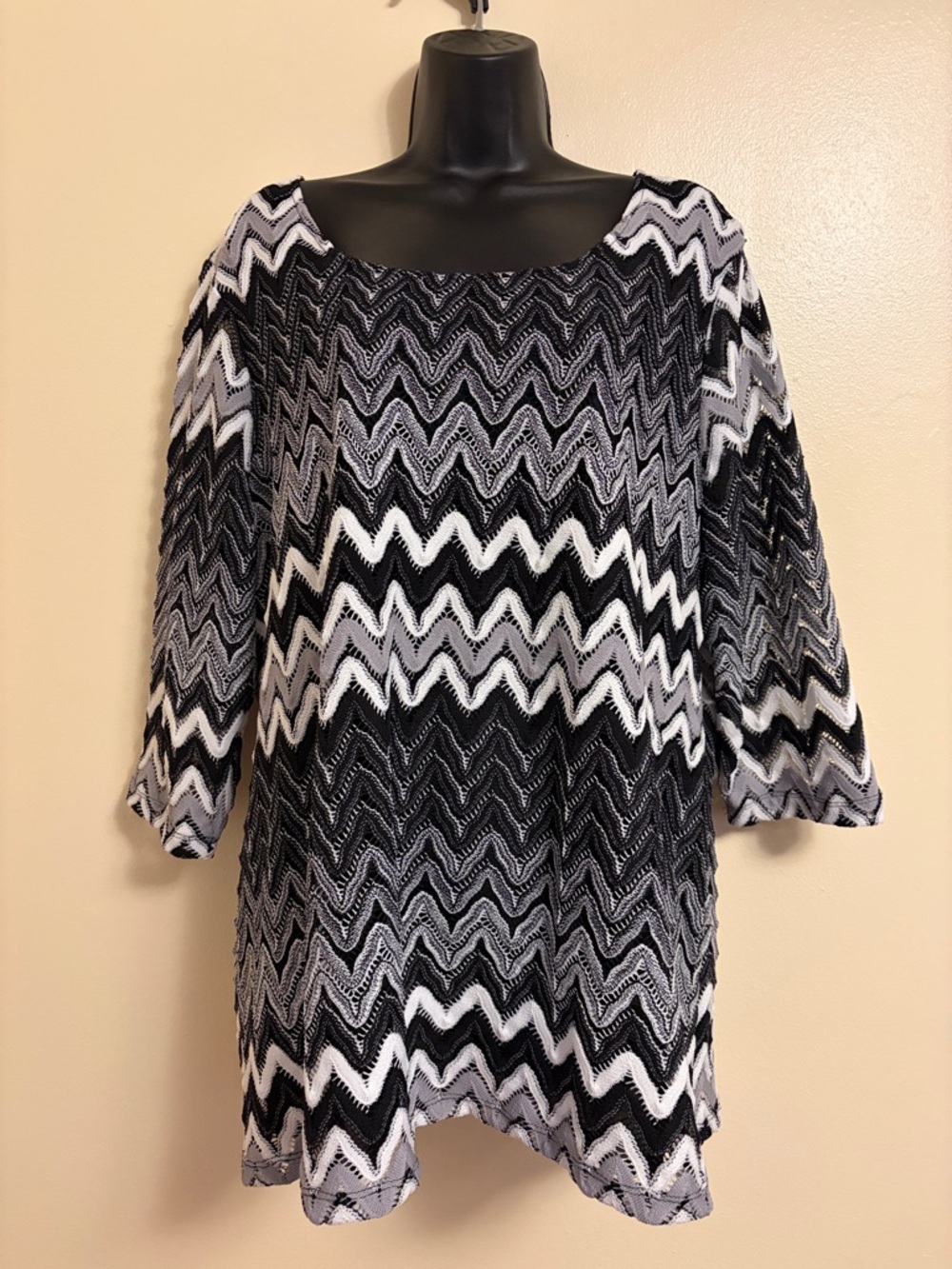 Roz & Ali Black and White Zigzag Scoop-Neck Tunic